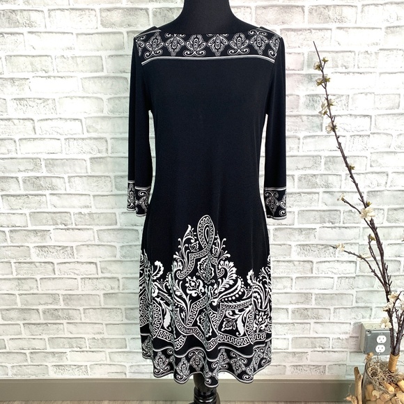 White House Black Market Dresses & Skirts - WHBM Black & White Graphic Trim Boat Neck Dress Sm